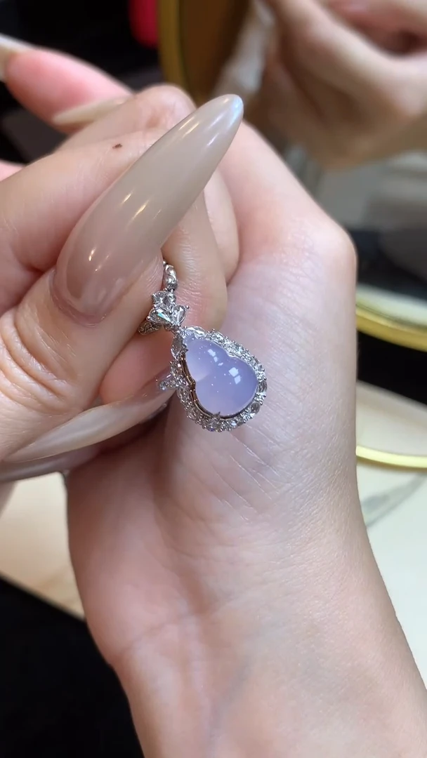 翡翠18K金镶嵌颈饰翡翠葫芦