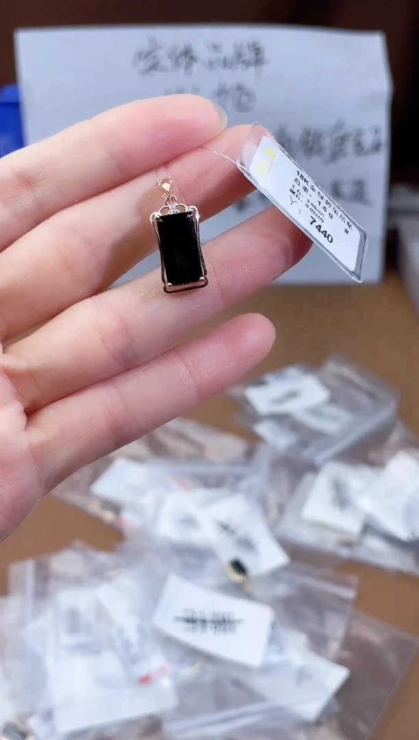 颈饰18K金镶嵌碧玺-专柜-