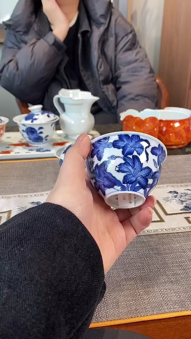 瓷小卿亭  青花百合花