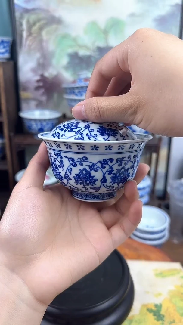 陶瓷青花缠枝莲两才盖碗