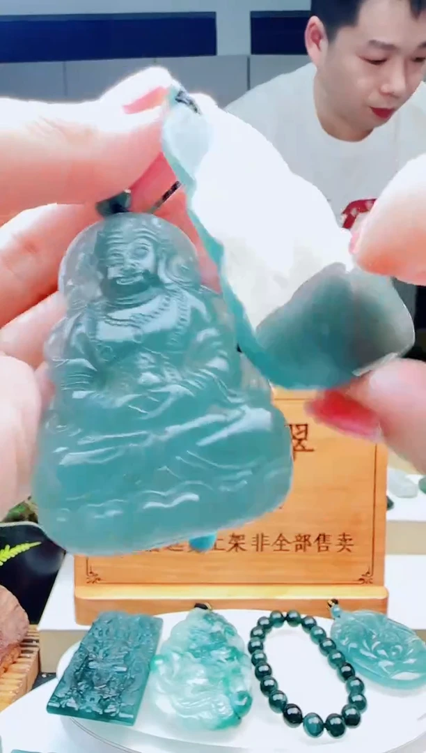 翡翠未镶嵌颈饰多样性发其中一