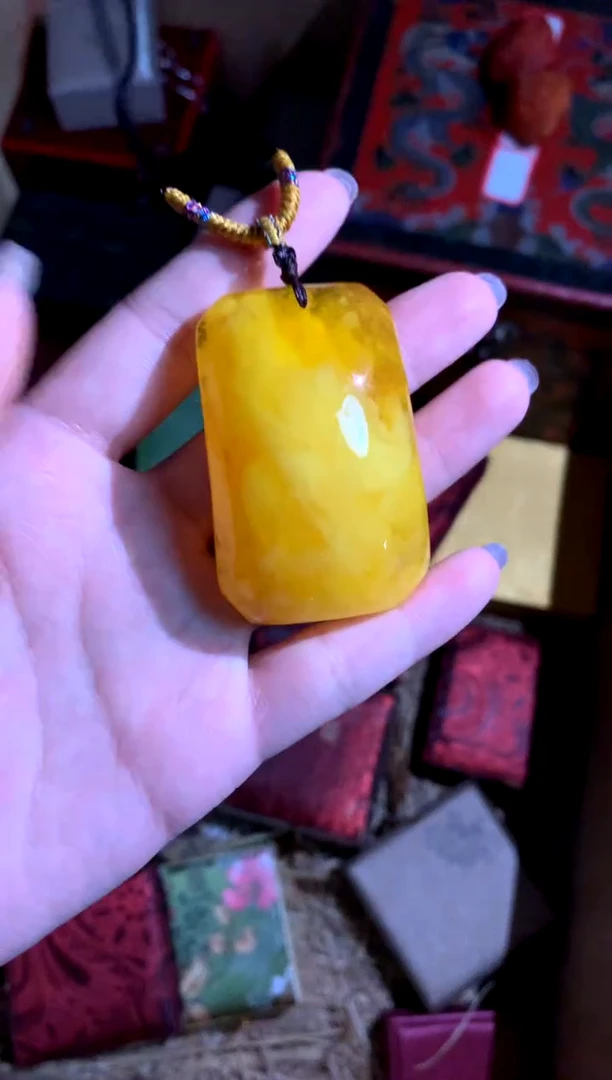 蜜蜡颈饰未镶嵌润玉潭精品专属摆件