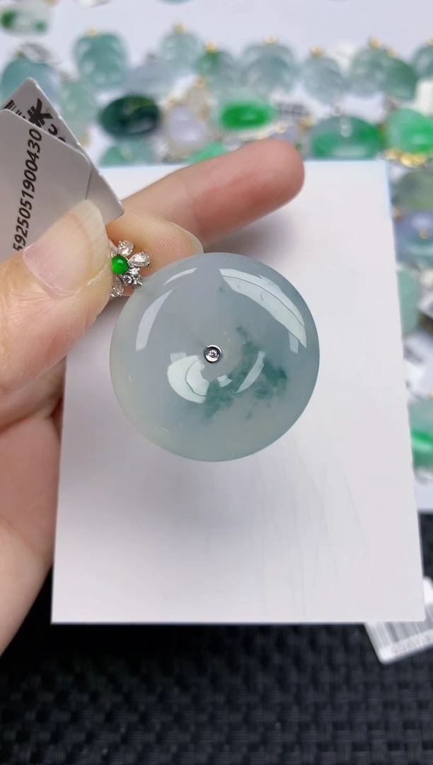 翡翠18K金镶嵌颈饰天然翡翠A货