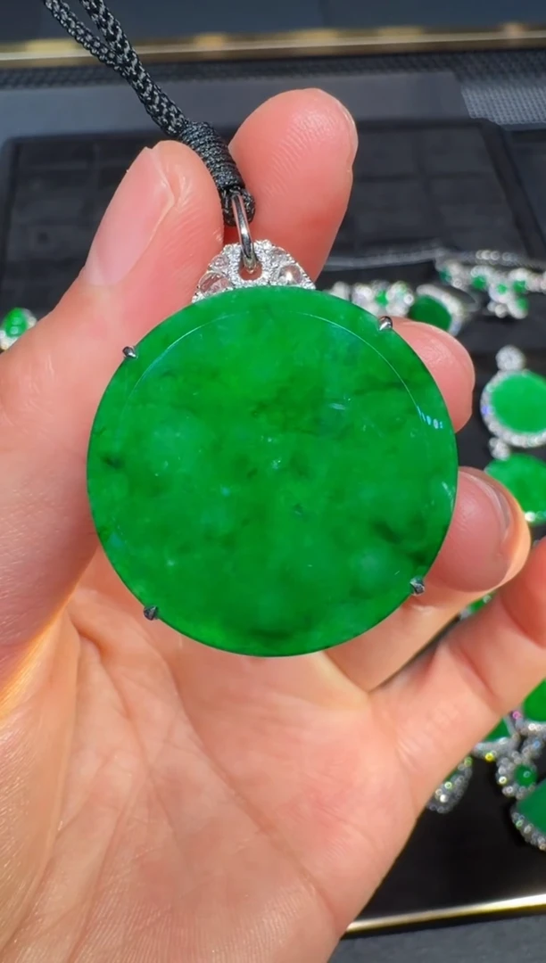 【闪购商品】翡翠吊坠(不含链)18K金镶嵌浓阳辣色圆牌