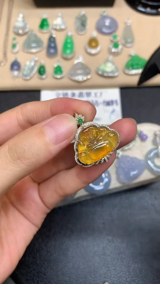 颈饰18K金镶嵌翡翠佛公【无服务费【48小时鉴赏期】