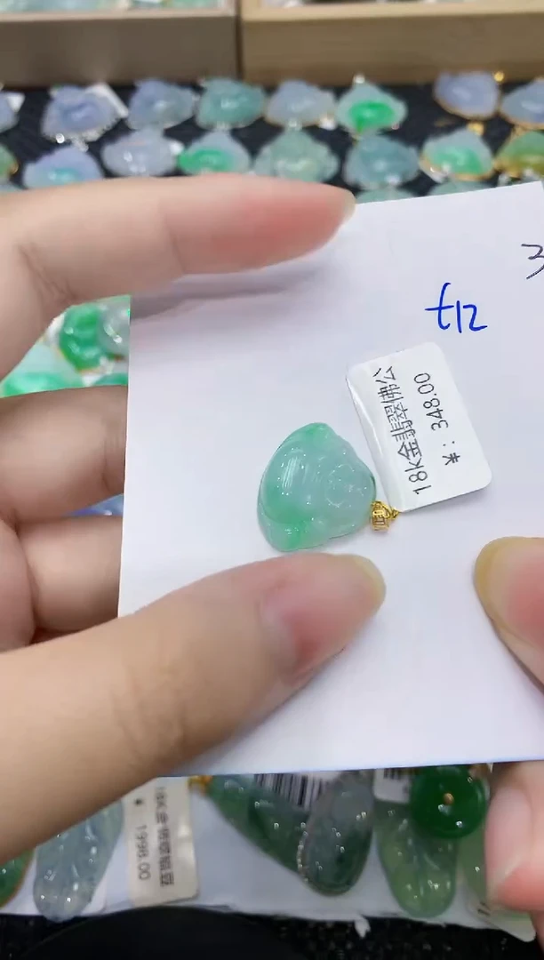 翡翠18K金镶嵌颈饰111111111