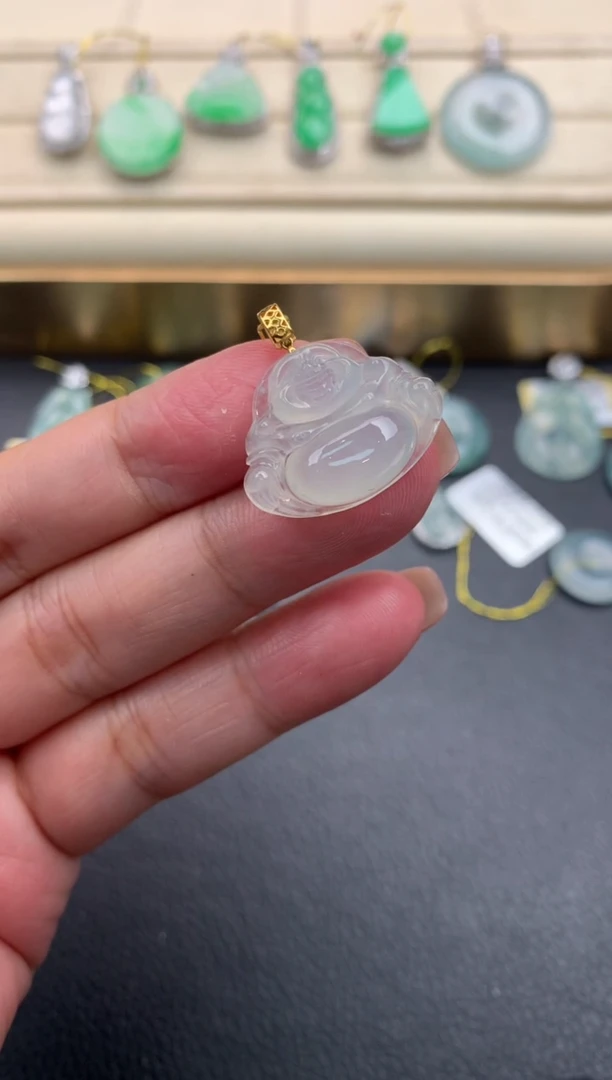 翡翠18K金镶嵌颈饰Q160