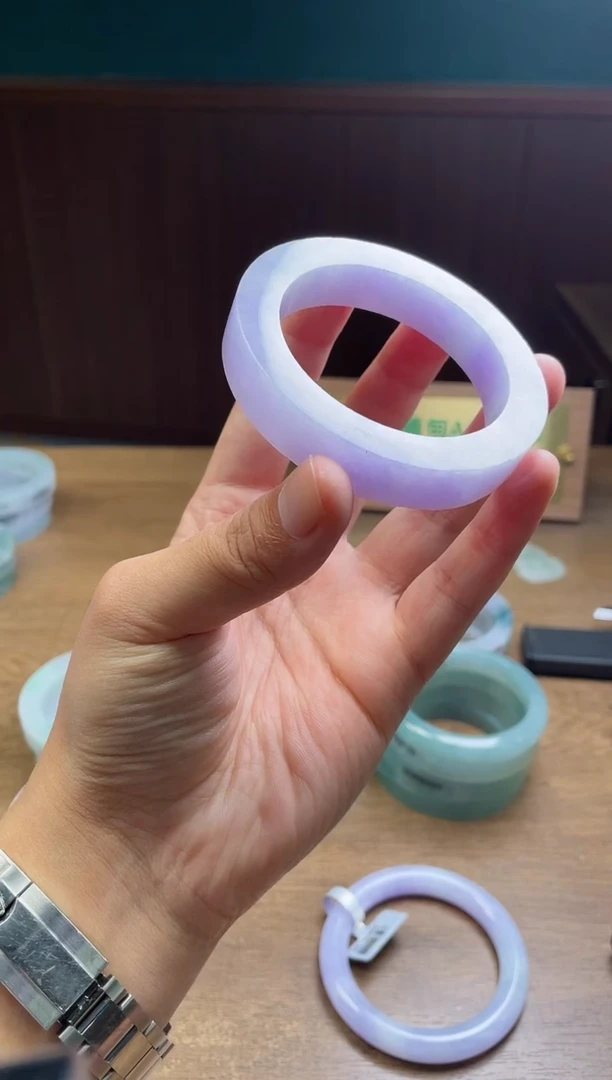 未镶嵌手镯定制翡翠还*l定制