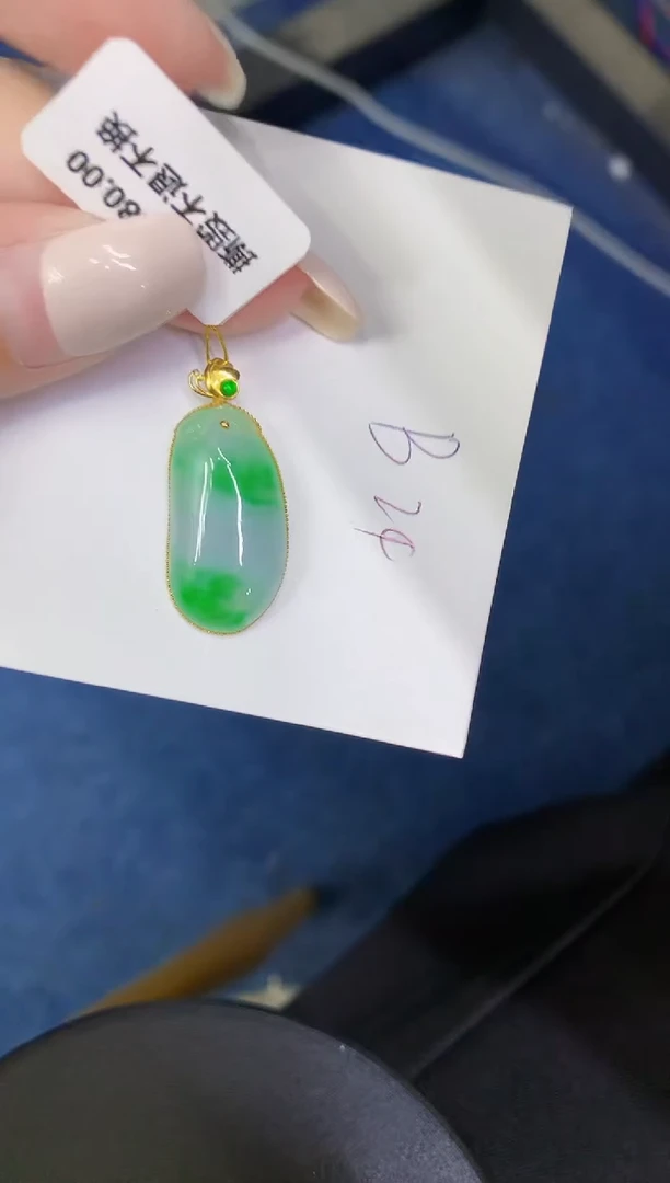 颈饰18K金镶嵌翡翠缅甸天然翡翠A货