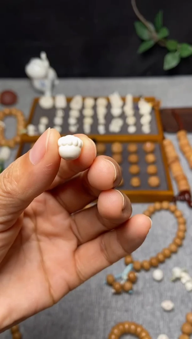 吊坠猛犸象牙小**干榛果9+