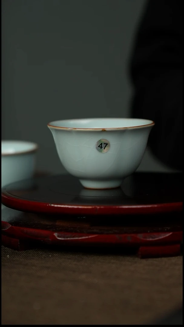 微微瑕 花口杯 无底款 47