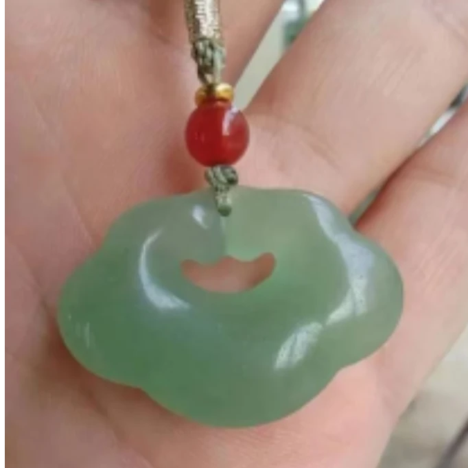 东陵玉祥云锁吊坠