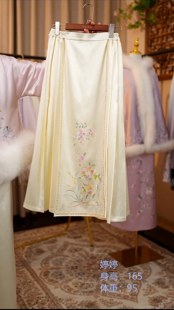 织绣桑蚕丝半身裙