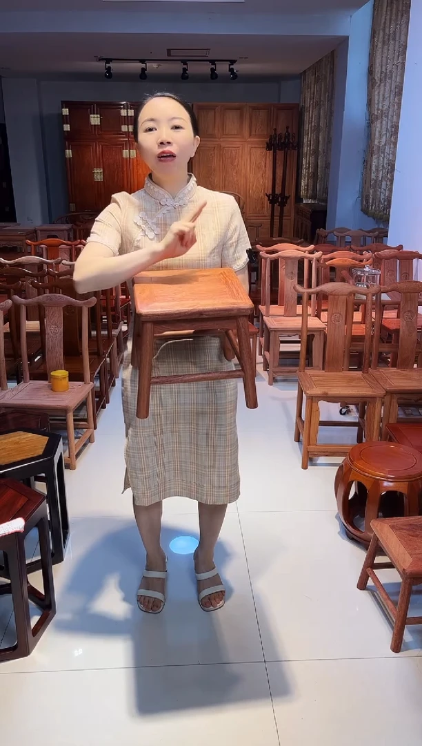 紫檀木类书架小巴花小方凳打蜡工艺