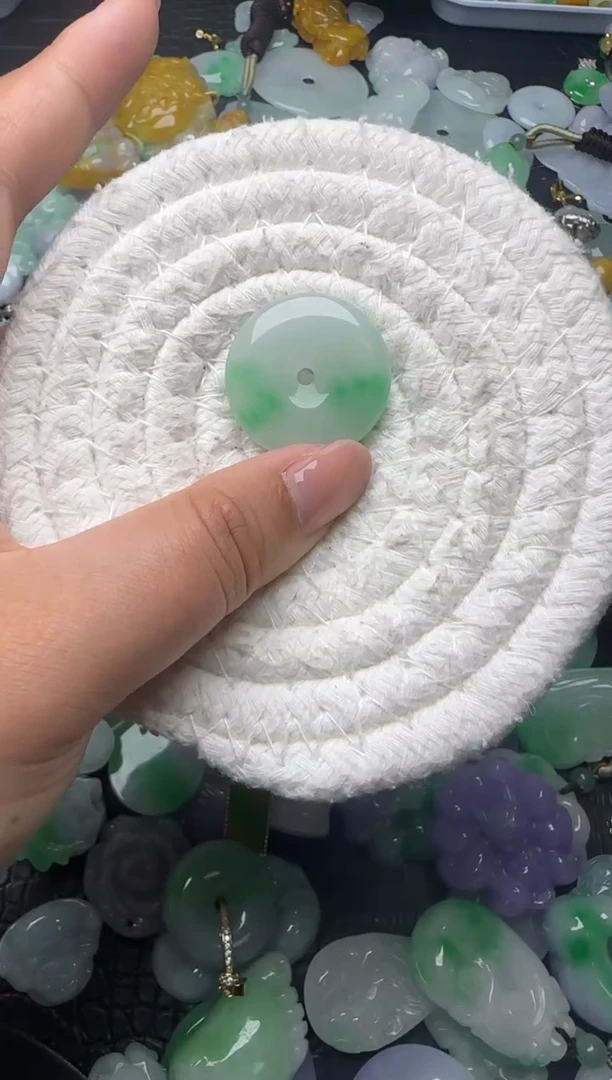 颈饰未镶嵌翡翠缅甸翡翠吊坠