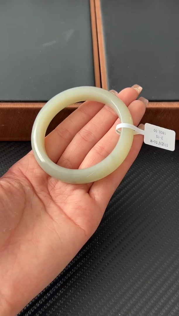 未镶嵌手镯和田玉且末微色差近矿56+KM
