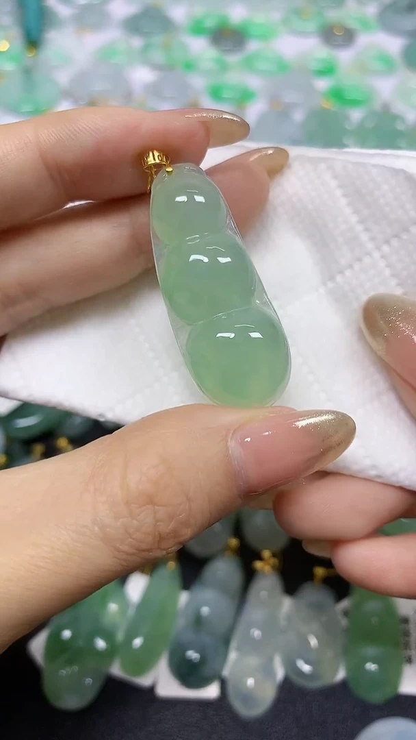 颈饰18K金镶嵌翡翠A货
