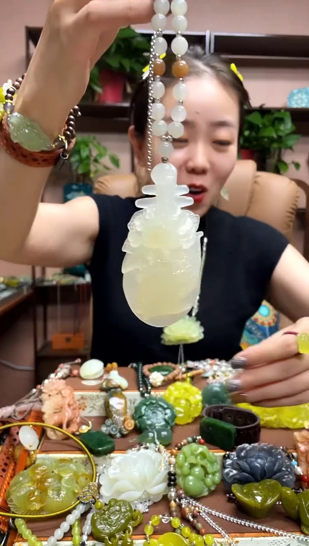 未镶嵌岫玉吊坠·