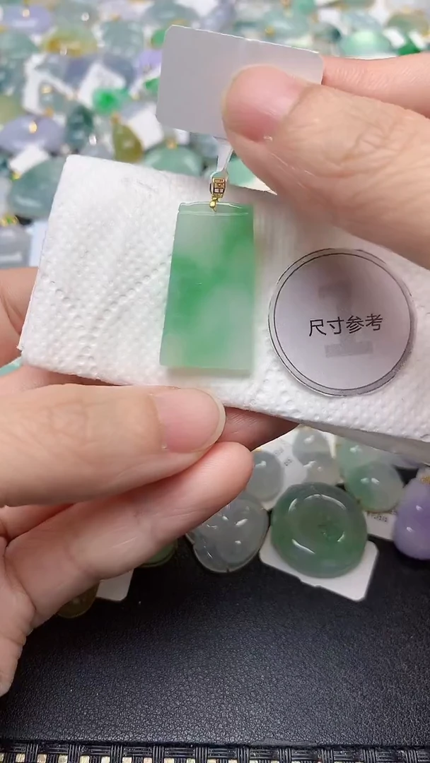 颈饰18K金镶嵌翡翠天然缅甸A货翡翠