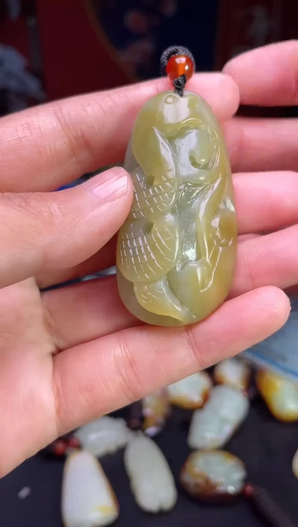 颈饰未镶嵌和田玉1