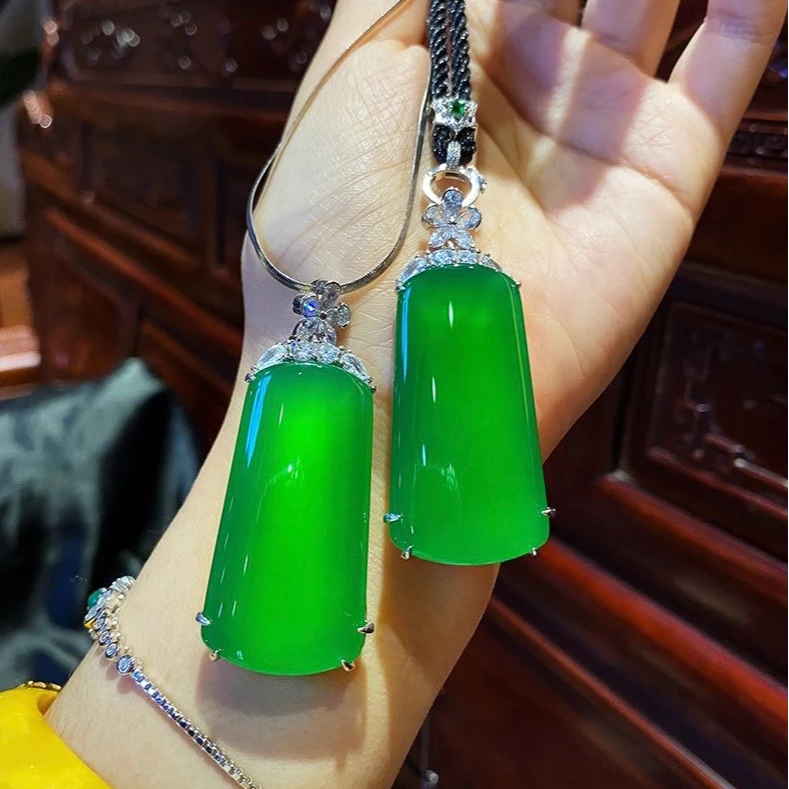 真品保真绿玉髓平安无事牌吊坠玉牌挂件时尚百搭新品玉吊坠项链女