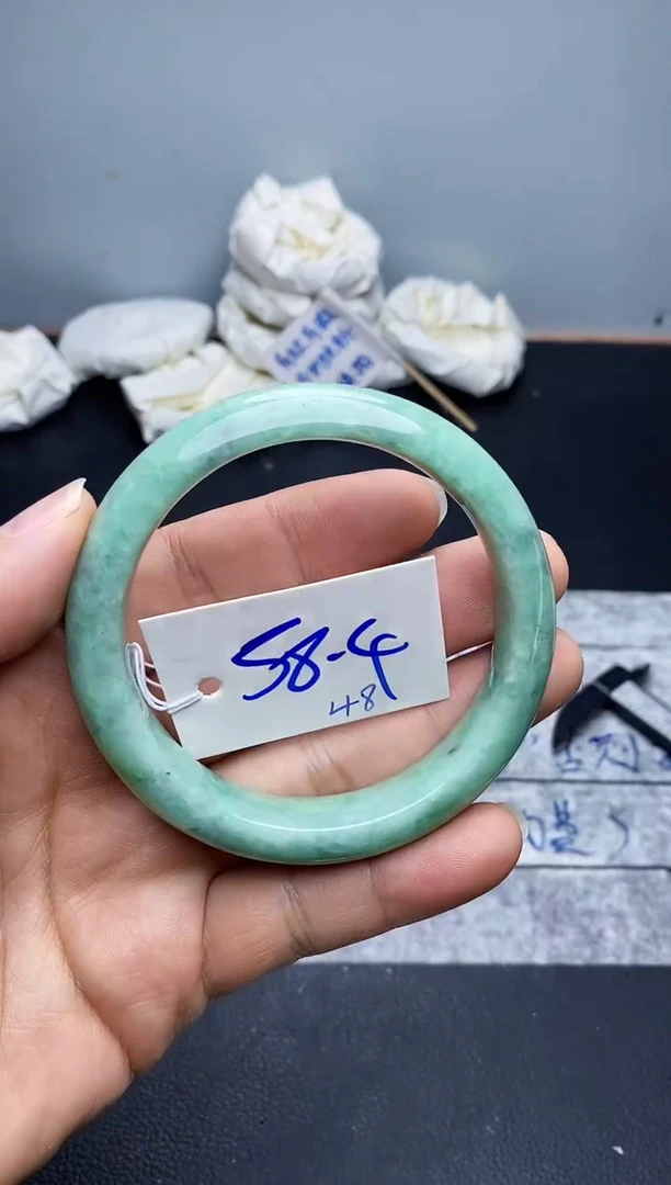 未镶嵌手镯翡翠48