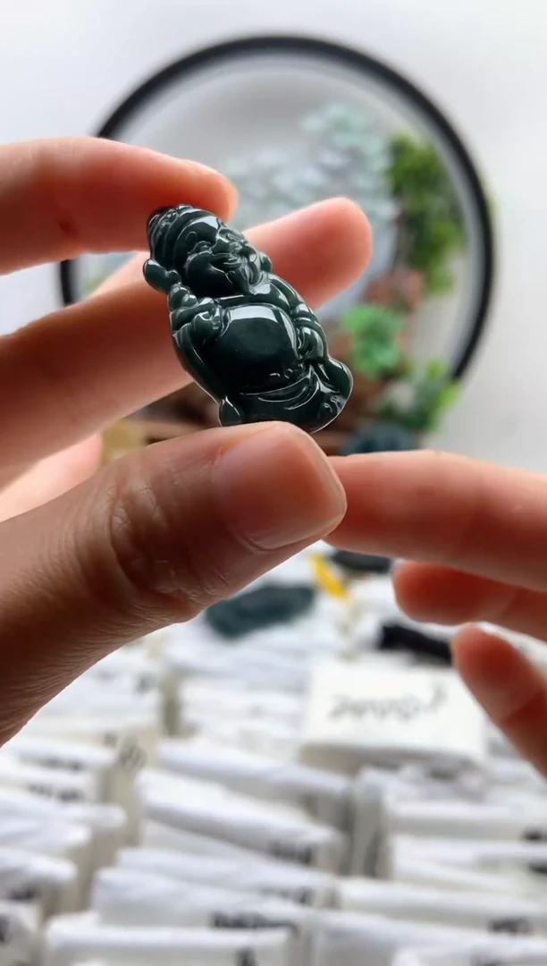 翡翠未镶嵌颈饰财神有瑕疵【品质一般能接受再拍】