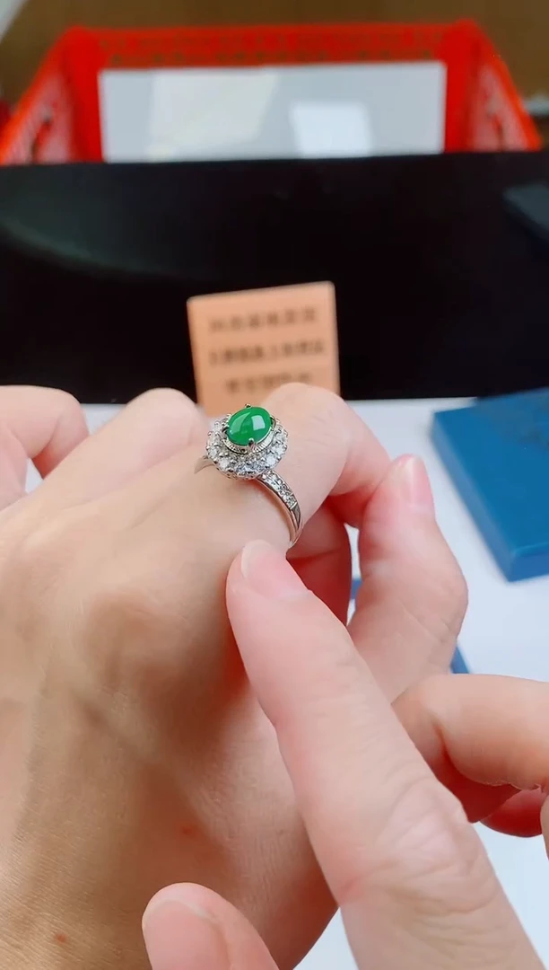 颈饰未镶嵌翡翠   ·