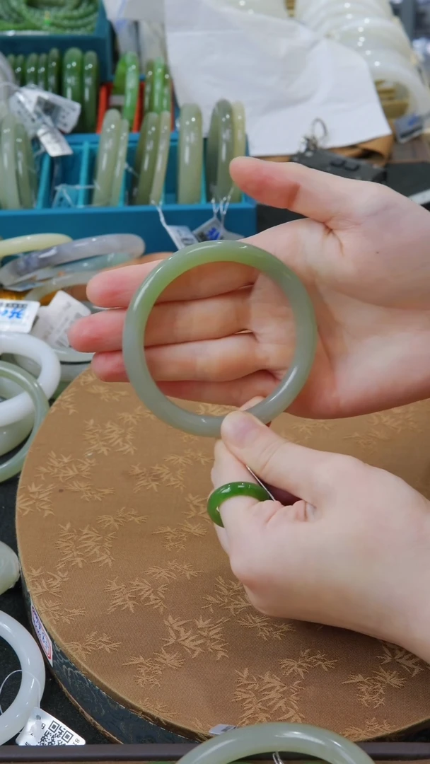 和田玉手镯未镶嵌56-57圈口半山水翠青（多样性发货一件）