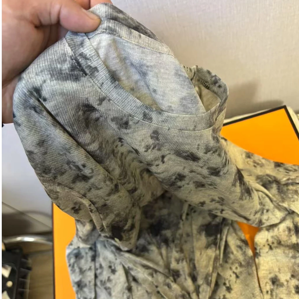 《风和日丽》喷墨新款圆领长袖百搭套头衫女