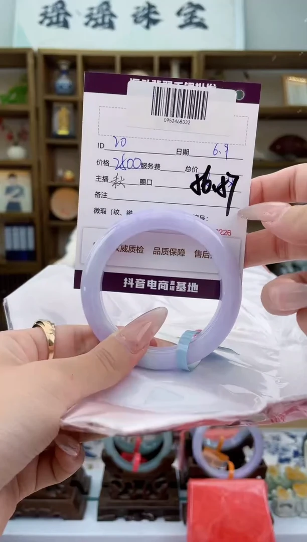 翡翠手镯未镶嵌翡翠手镯