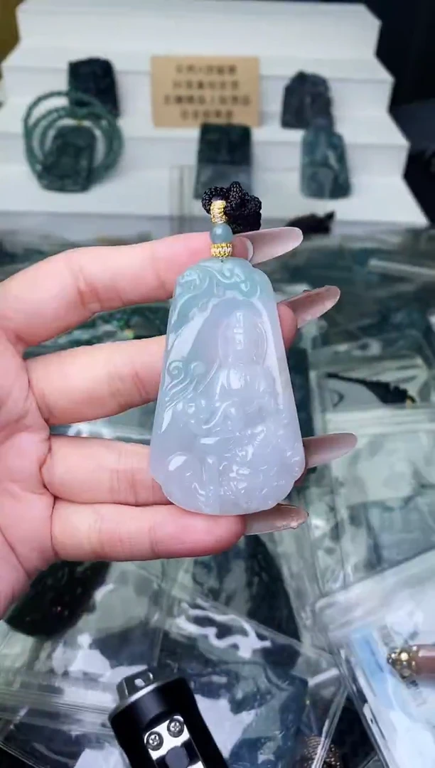 颈饰未镶嵌翡翠