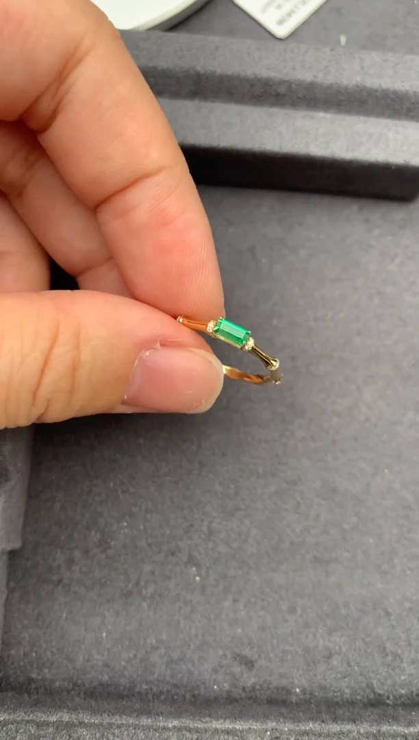 18K金镶嵌戒指祖母绿22分祖母绿 GF 定制