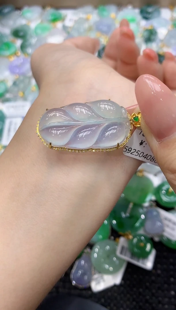 颈饰18K金镶嵌翡翠111111111111
