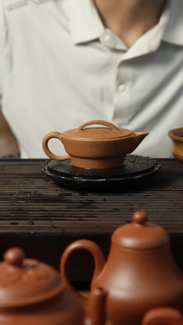 茶壶段泥新款汉瓦全手工90CC黄降坡