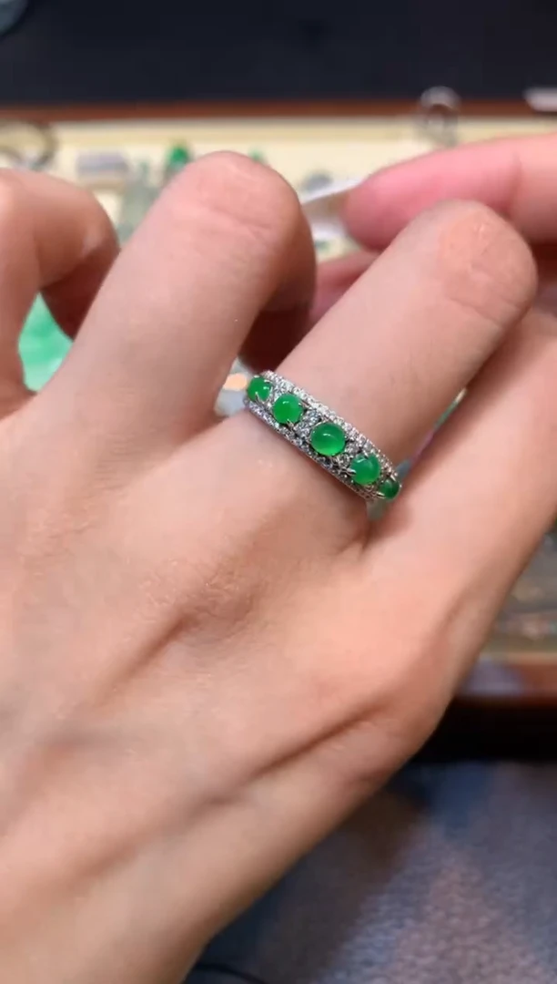 18K金镶嵌戒指翡翠1