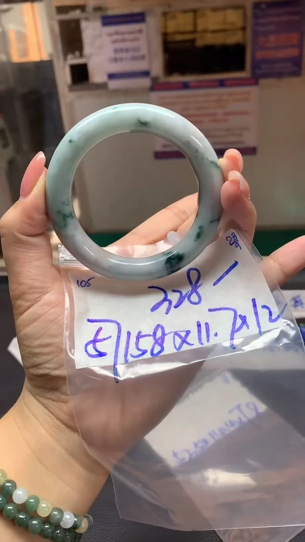 未镶嵌定制翡翠一**爱105毛货需精细抛光手镯拍一发一