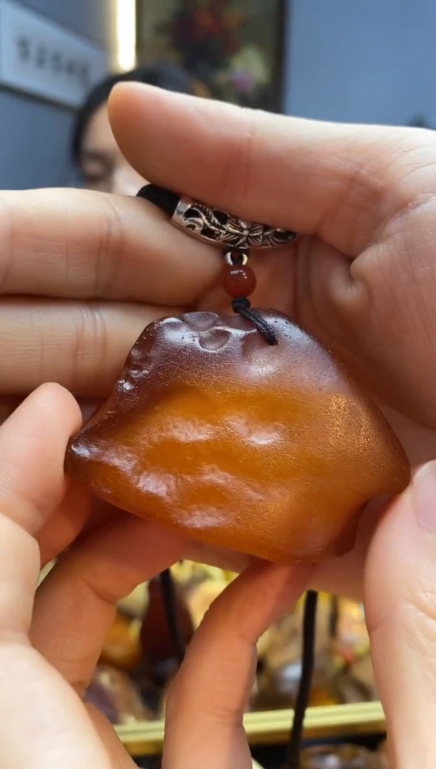 未镶嵌颈饰琥珀吊坠