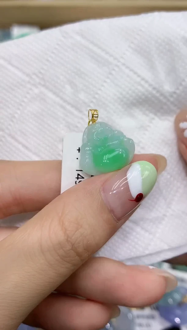 翡翠18K金镶嵌颈饰111111111111
