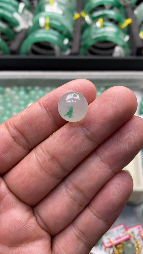 石英质玉单珠未镶嵌非洲翠单珠一个