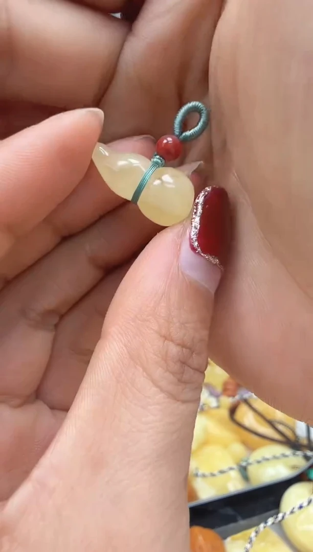 【闪购商品】琥珀裸石未镶嵌葫芦