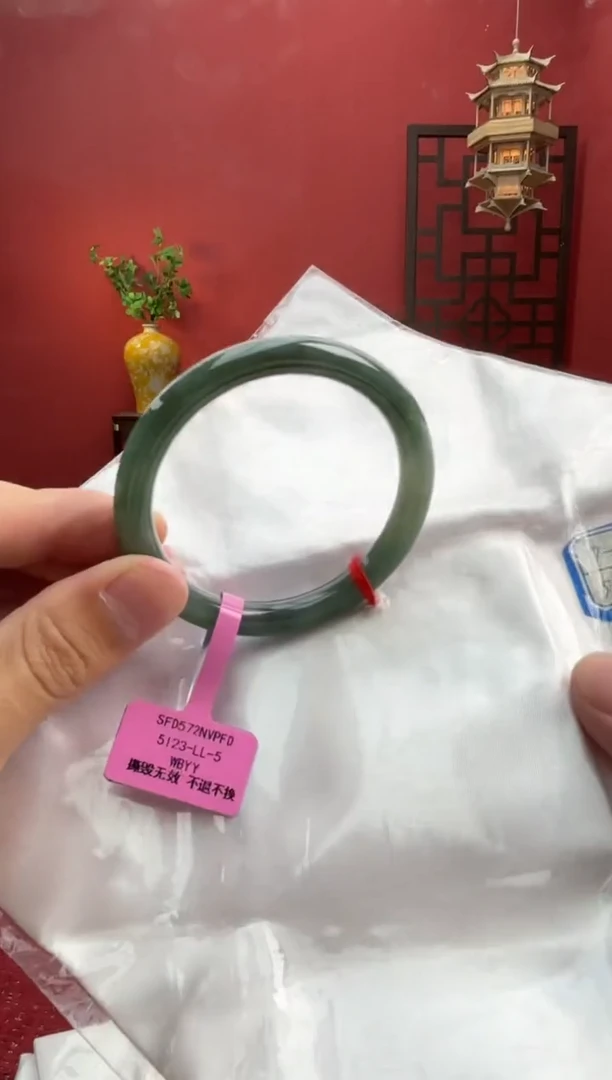 未镶嵌手镯（圆镯）翡翠翡翠手镯2