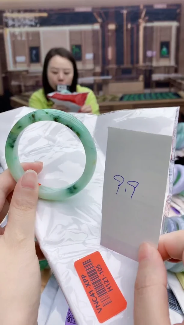 翡翠手镯未镶嵌?****?