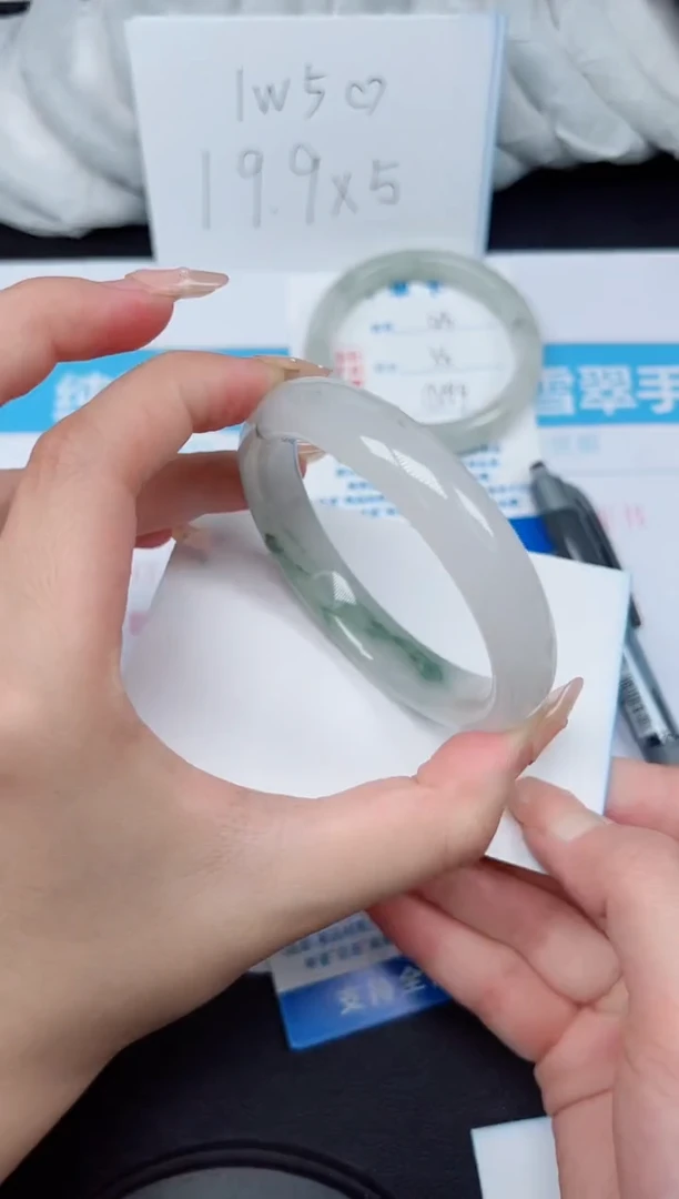 【闪购商品】石英质玉手镯未镶嵌G124-58.2