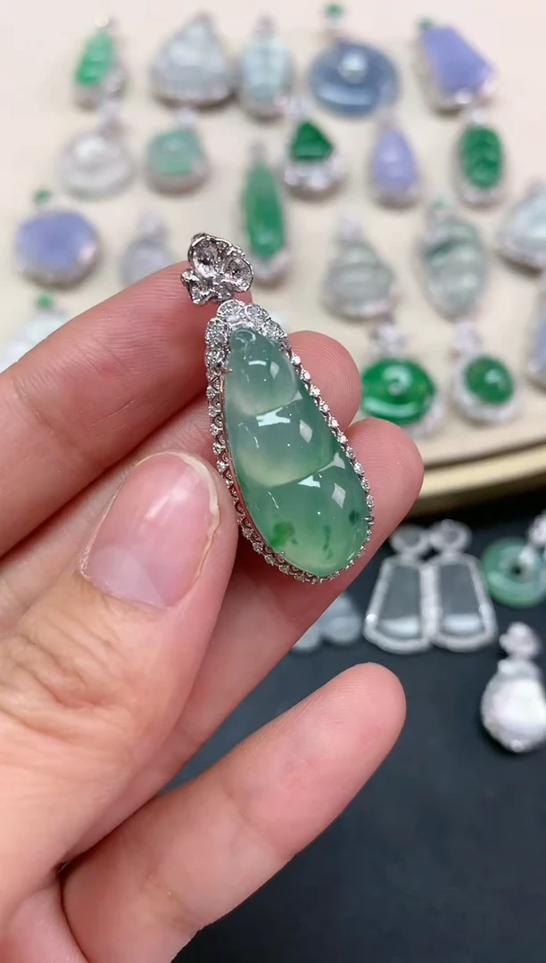 【闪购商品】翡翠吊坠(不含链)18K金镶嵌Q28|9800