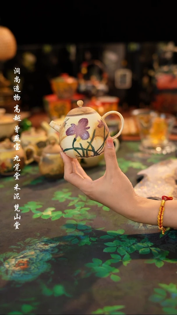 鸢尾花壶·······