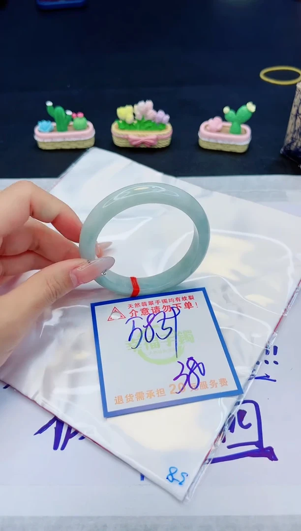 【闪购商品】翡翠手镯未镶嵌，质检证书图片色彩偏黑白