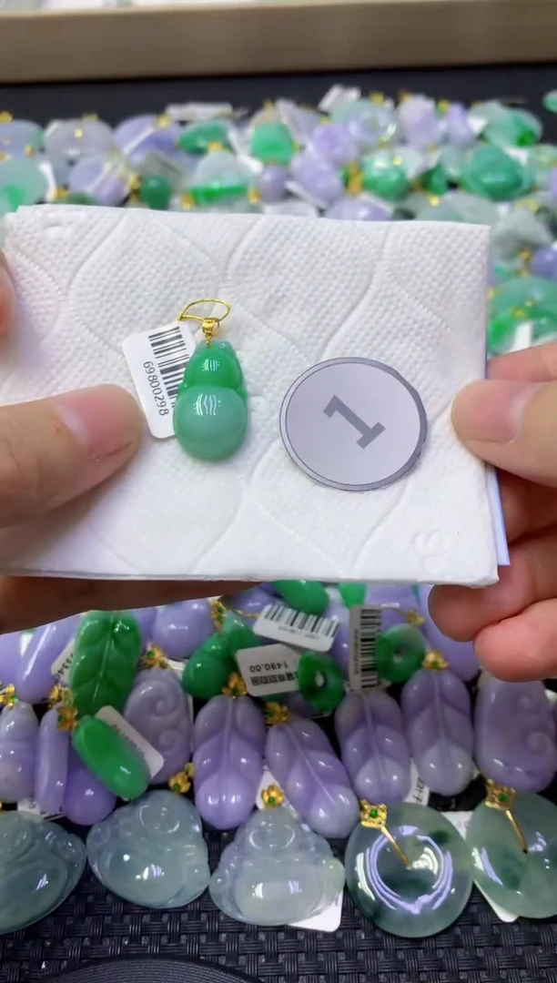 颈饰18K金镶嵌翡翠天然缅甸翡翠A货