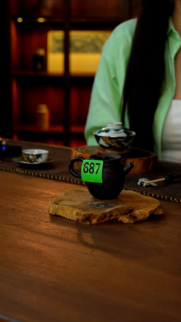 南蛮烧壶....687