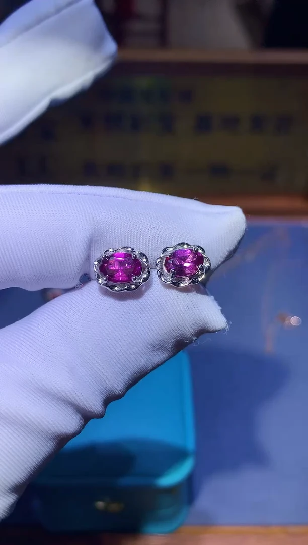 【闪购商品】石榴石耳饰银S925镶嵌........